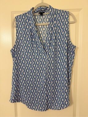 Ann Taylor Blue and White Sleeveless V-Neck Geometric Blouse